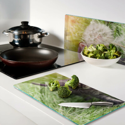 Glass chopping board Cat on the grass