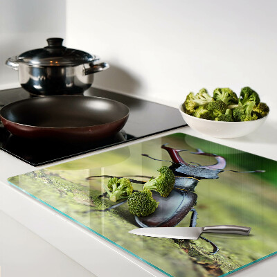 Glass chopping board Stag beetle on a green background