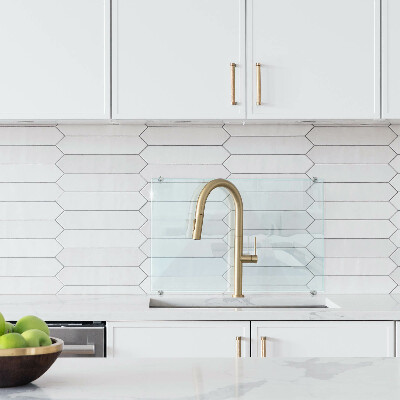 Glass splashback transparent