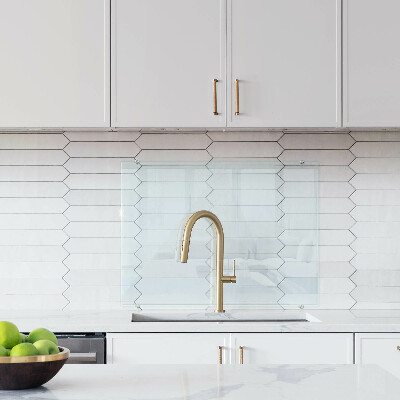 Glass splashback transparent