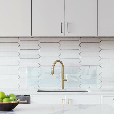 Glass splashback transparent