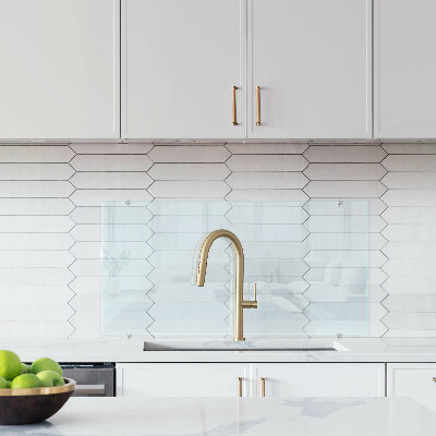 Glass splashback transparent