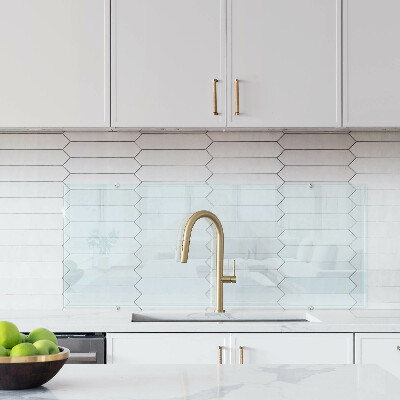 Glass splashback transparent