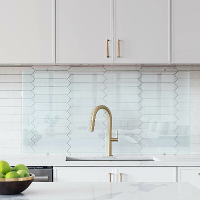 Glass splashback transparent