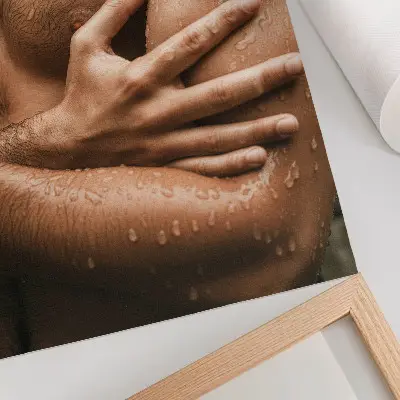 Poster muscular silhouette with skin details and water drops