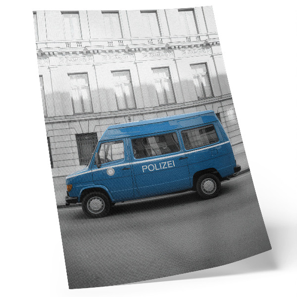 Poster A blue police car with a building in the background