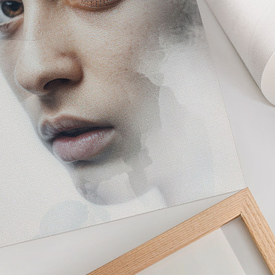 Poster A delicate face, a mysterious atmosphere, a subtle game