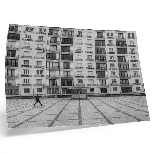 Poster A modern building with balconies and a square