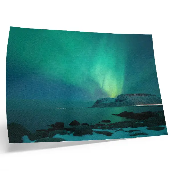 Photo canvas green aurora with shimmering lights over a calm surface