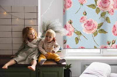 Fabric roller blind with a roses pattern