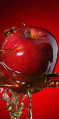 Fabric roller blind with an apple doused with water print