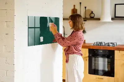 Magnetic dry-erase board leaf pattern
