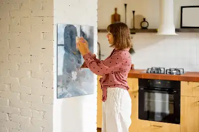 Magnetic writing board with marble pattern