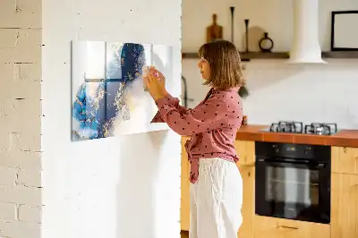 Magnetic marker board with marble pattern