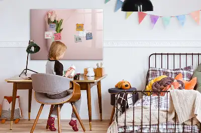 Magnetic marker board with bouquet of flowers design