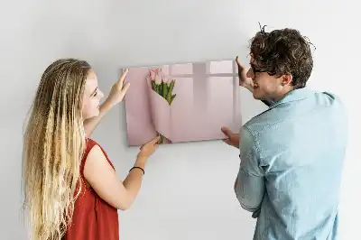 Magnetic marker board with bouquet of flowers design
