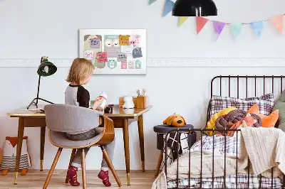 Magnetic marker board with happy animals design