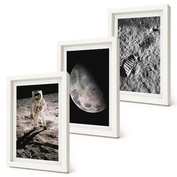 Photo frame wall astronaut on the moon footprint design