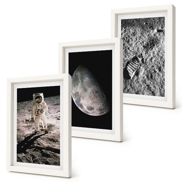 Photo frame wall Astronaut on the Moon Footprint Photo