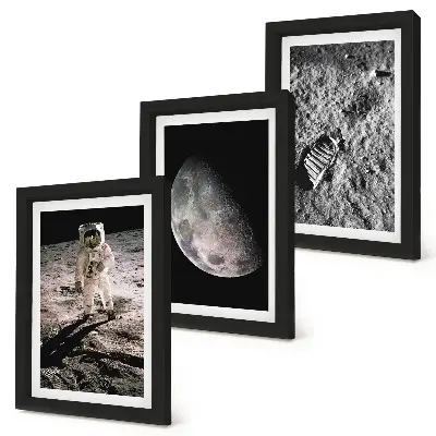 Photo frame wall astronaut on the moon footprint design