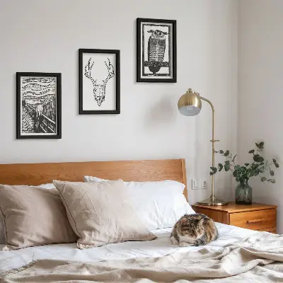 Photo frame wall Inspired by the Scream image with a skull and owl in a graphic style