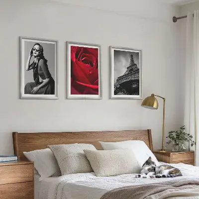Wall art set featuring a Parisian lady with Eiffel Tower glasses