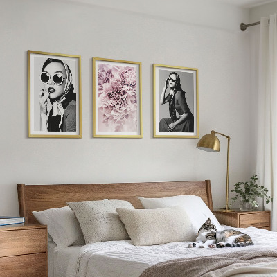 Wall art set Stylish portraits of women with flowers