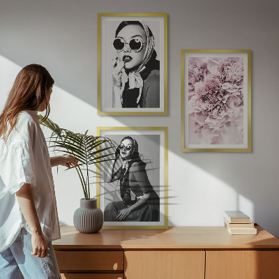 Wall art set Stylish portraits of women with flowers