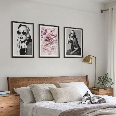Wall art set Stylish portraits of women with flowers