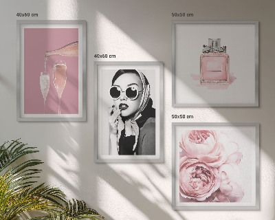Wall art set Stylish pink accessories
