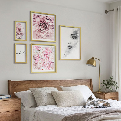 Gallery wall A floral portrait about home