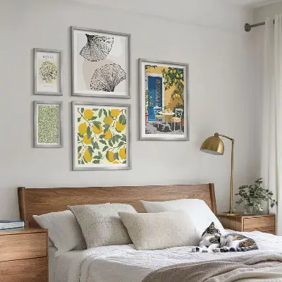 Set of 5 wall art pieces with stylish plant motifs