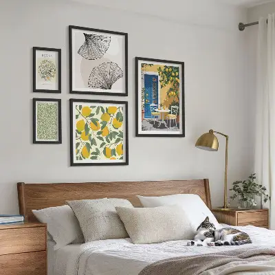Set of 5 wall art pieces with stylish plant motifs