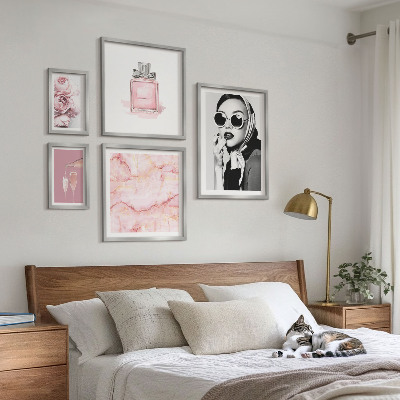 Gallery wall Stylish accents in pink