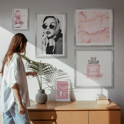Gallery wall Stylish accents in pink