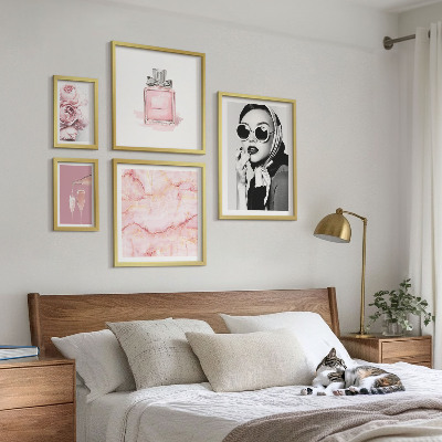 Gallery wall Stylish accents in pink