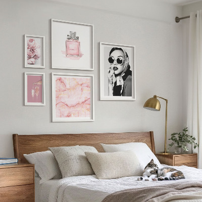 Gallery wall Stylish accents in pink