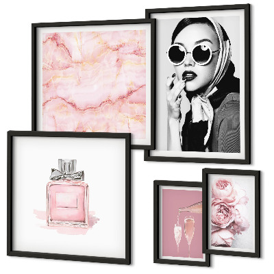 Gallery wall Stylish accents in pink