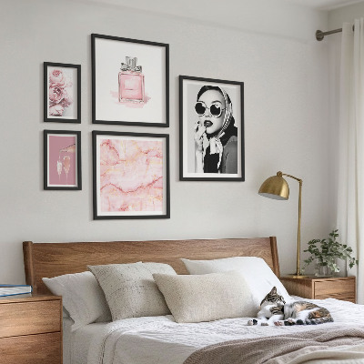 Gallery wall Stylish accents in pink