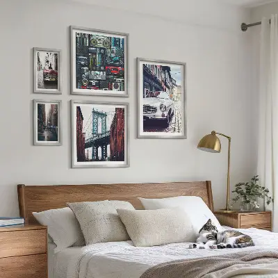 Framed photo set featuring stylish cars and street architecture