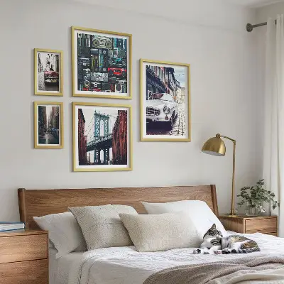 Framed photo set featuring stylish cars and street architecture