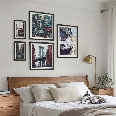 Framed photo set featuring stylish cars and street architecture