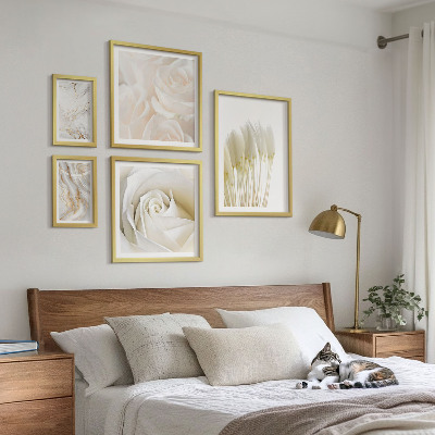 Gallery wall White rose marble accents
