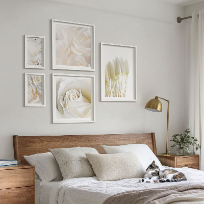 Gallery wall White rose marble accents