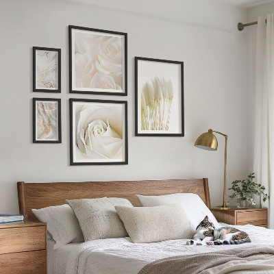 Gallery wall White rose marble accents