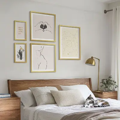 Gallery wall Minimalist space motifs