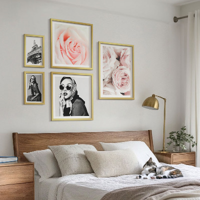Framed photo set Stylish portraits of roses elegantly