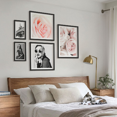 Framed photo set Stylish portraits of roses elegantly