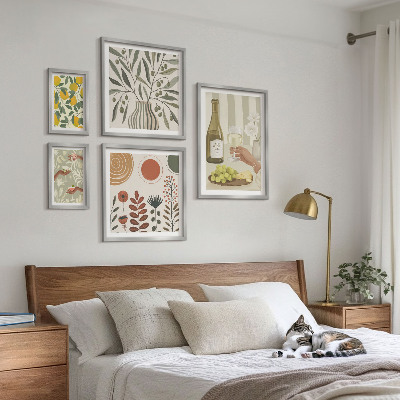 Gallery wall Stylish wine decorations