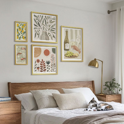 Gallery wall Stylish wine decorations